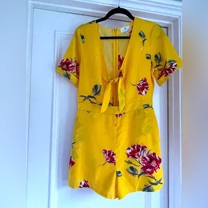 Socialite yellow and floral romper. Zipper down the back. Size: Medium.